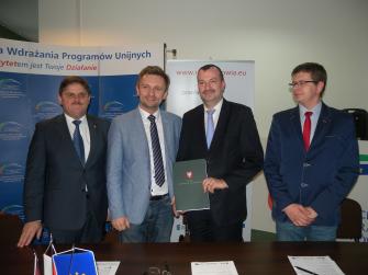 obraz-1 na stronie o tytule: Burmistrz Ząbek podpisał umowę na budowę toru rolkowego